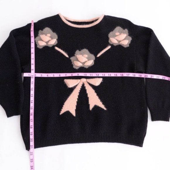 80% Lambswool Black Crewneck Peachy Bow & Floral Design Sweater Med - Picture 5 of 10